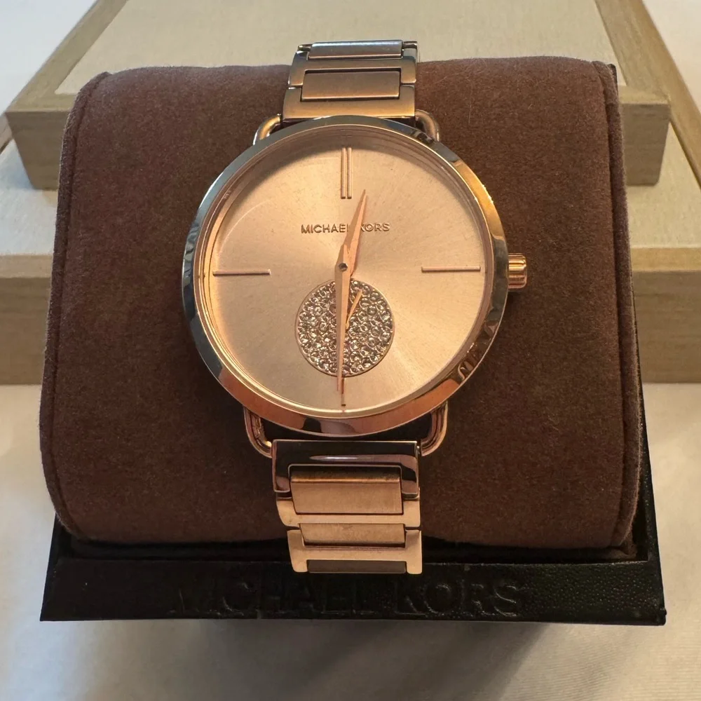 Michael Kors Woman’s Watch - Picture 1 of 4